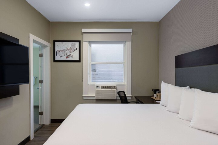 Room 29 of 37