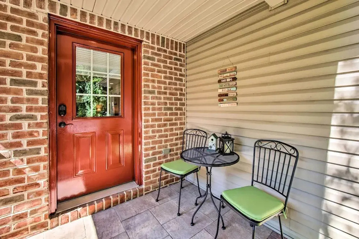 Cozy garden Room in Welsh Mountain Suites!