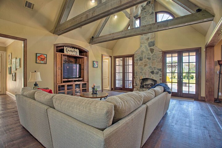 Families Welcome! Lavish Celina Home w / Game Room