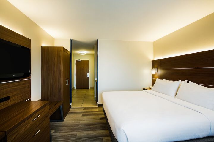 Holiday Inn Express & Suites Cedar City by IHG