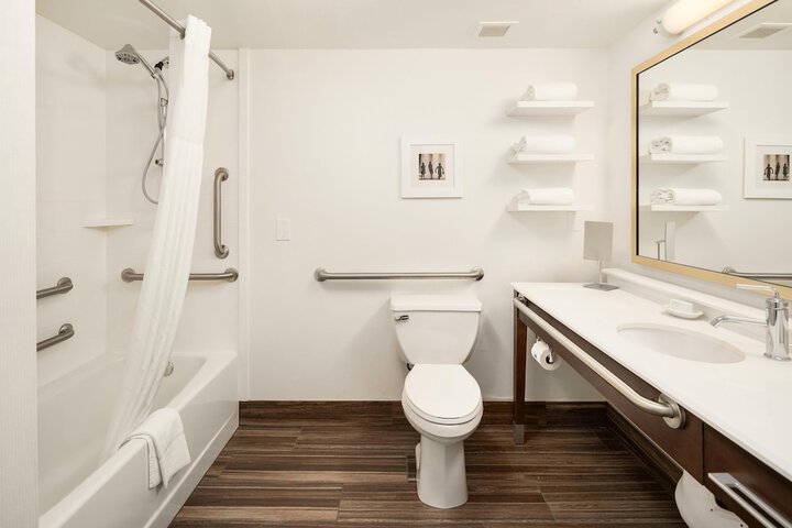 Hampton Inn & Suites Seattle-North / Lynnwood