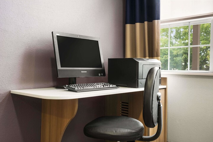 Business Center 17 of 18