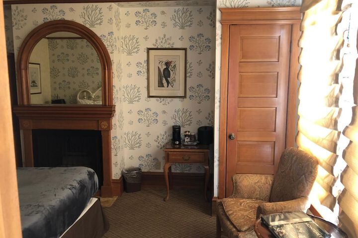 Room 68 of 85