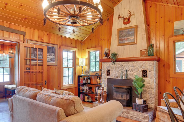 Lakefront Cabin w / Private Dock & Fire Pit!