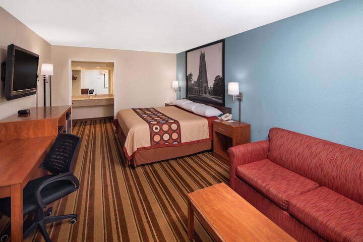 Room 5 of 16