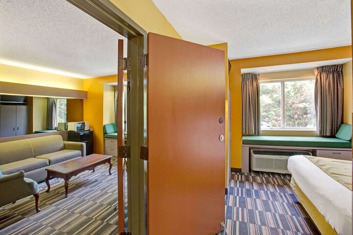 Room 6 of 20