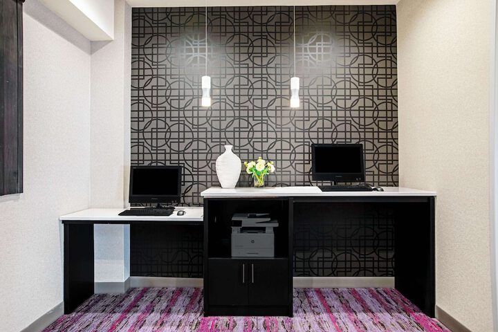 Business Center 31 of 31
