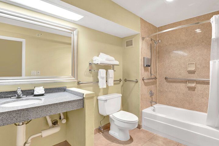 Room 18 of 25