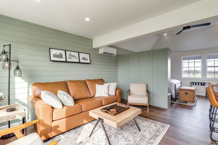 Idyllic Enumclaw Studio w / Mount Rainier Views