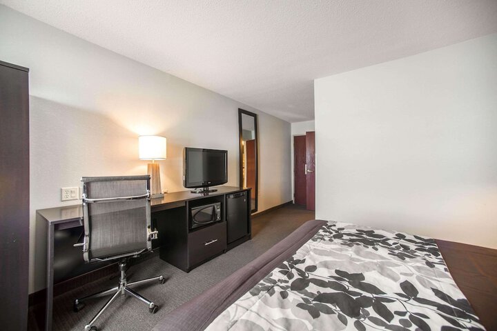 Room 17 of 38