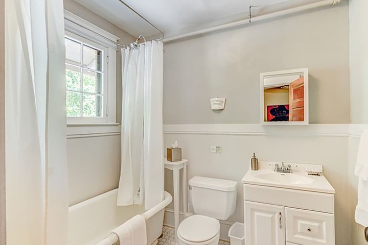 Adora Inn
