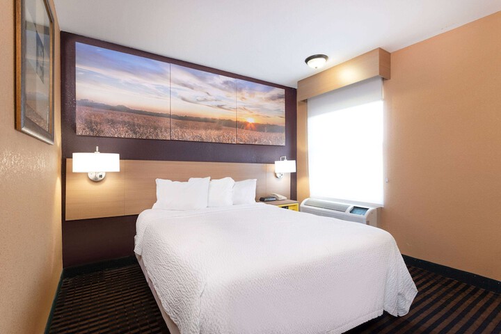 Days Inn by Wyndham Anderson IN