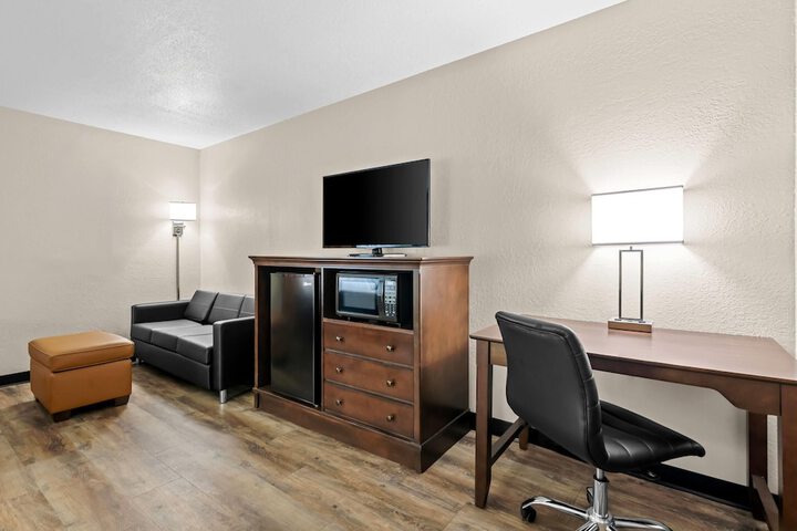 Super 8 by Wyndham Alexandria MN