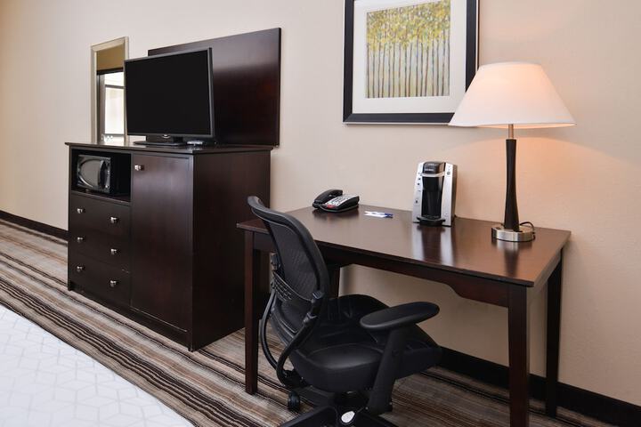 Room 7 of 32
