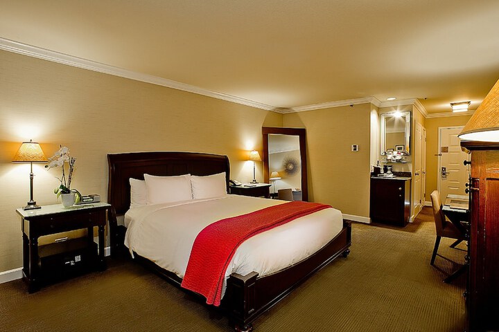 Room 13 of 38