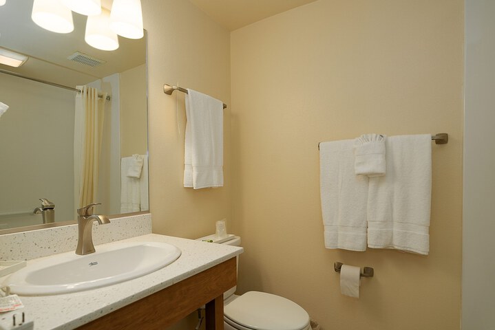 Kellogg West Conference Center and Hotel