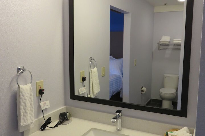 Room 28 of 35