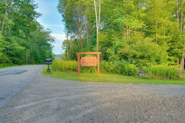 Handcrafted Log Cabin in Candor: Group Getaway!