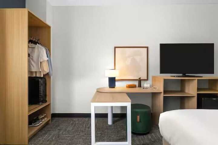 Spark by Hilton - Kent Seattle