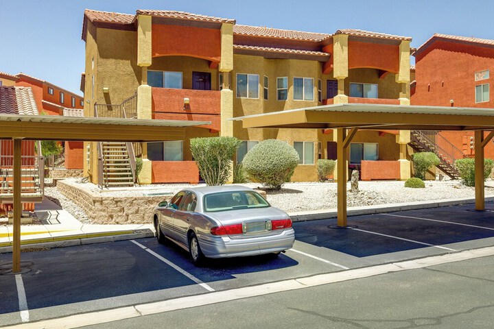 Mesquite Condo w / Community Pool & Hot Tub!