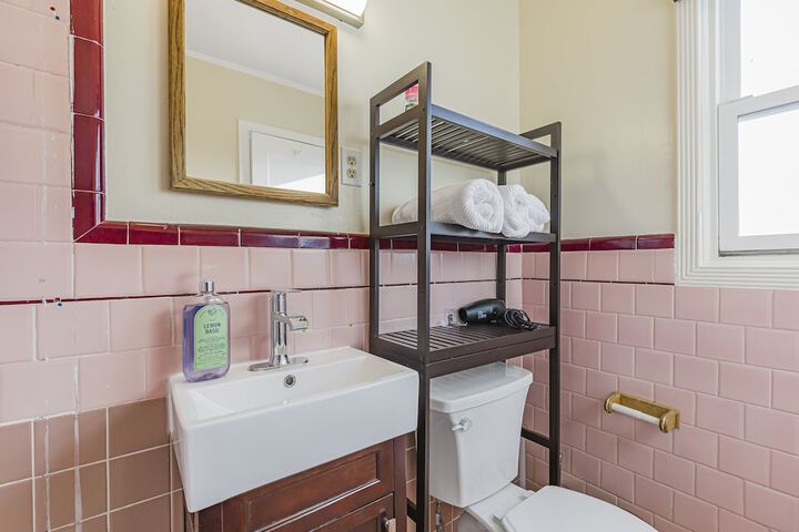 3 BD 2 Bath House Walkable To Bart, Free Parking, Views