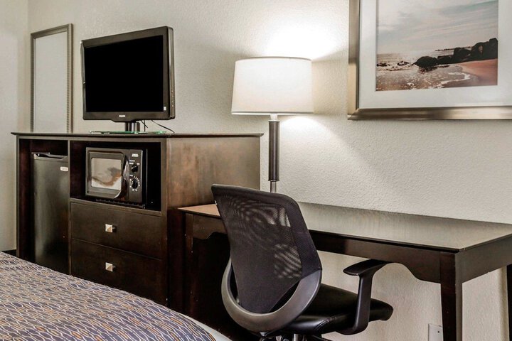 Room 16 of 38