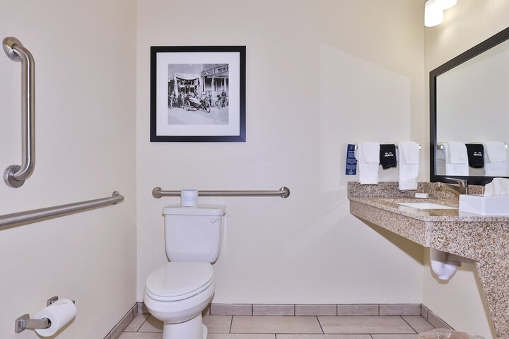 Cobblestone Hotel & Suites - Rhinelander