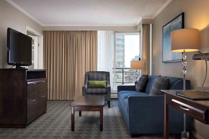 Chateau Victoria Hotel and Suites