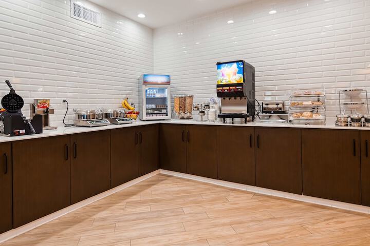 Best Western Plus New Barstow Inn & Suites