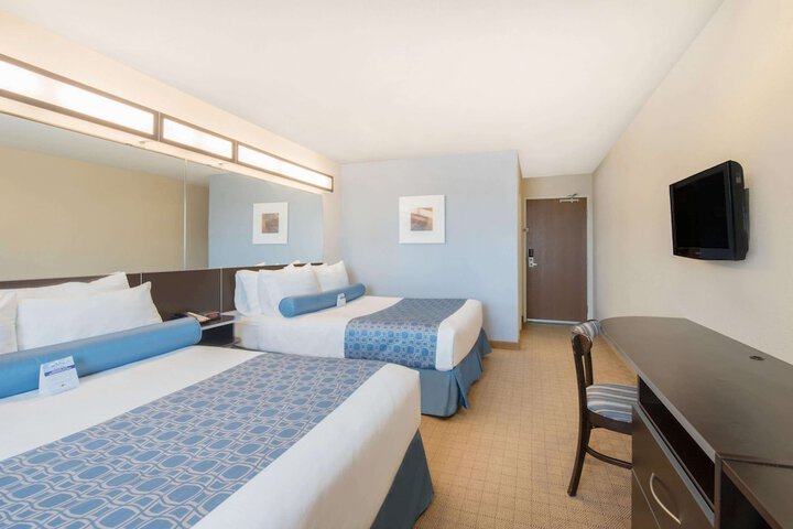 Room 8 of 16
