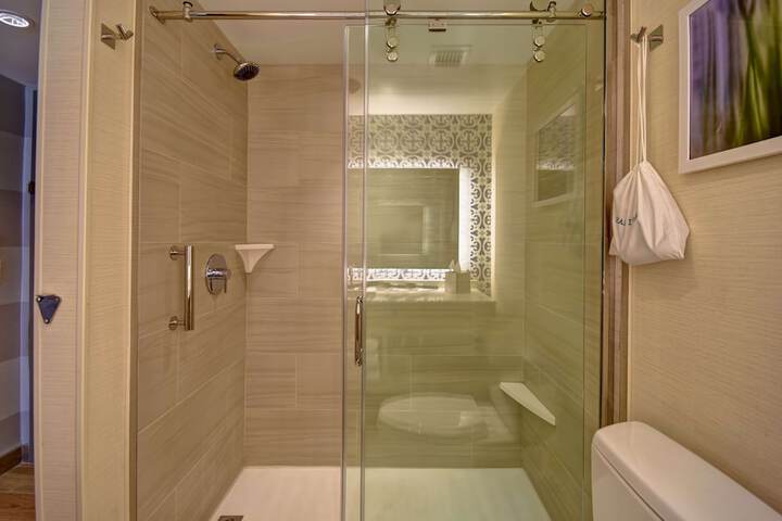 DoubleTree by Hilton Virginia Beach Oceanfront South