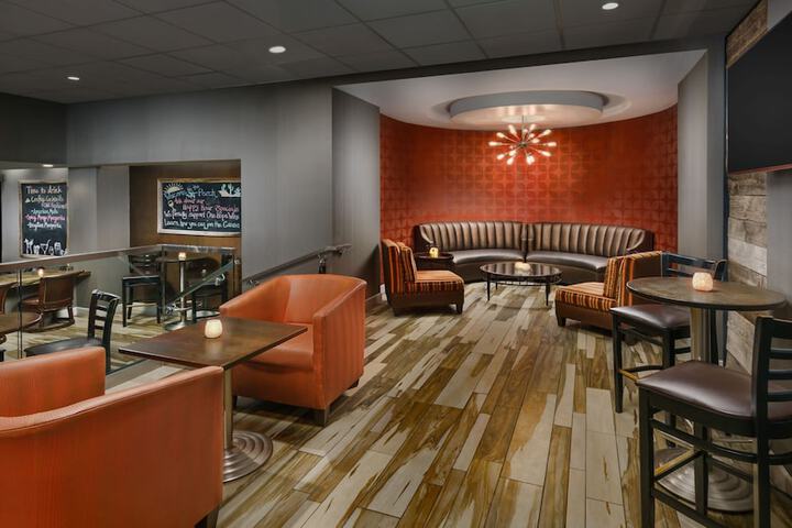 Lounge 91 of 95