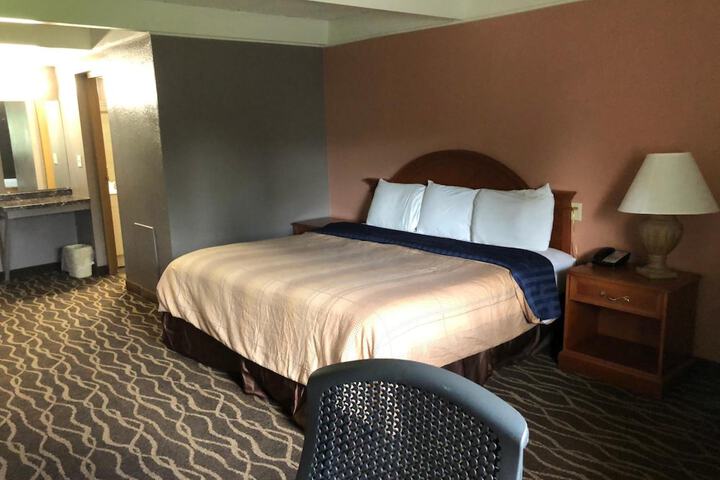 Room 34 of 40