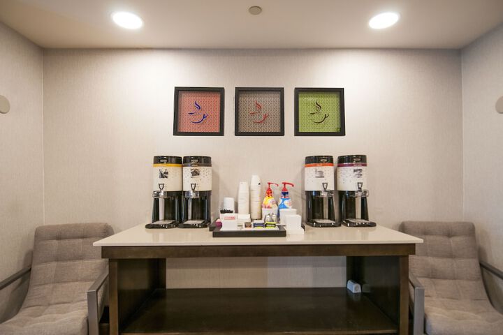 Breakfast/Coffee Service 33 of 38