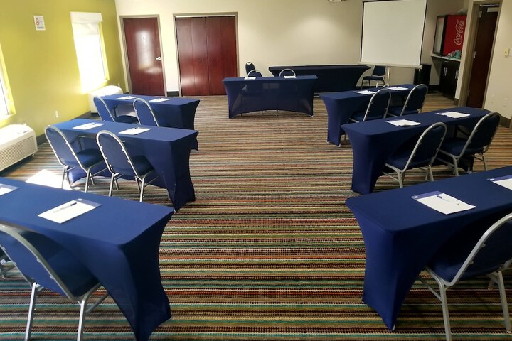 Holiday Inn Express Hotel & Suites Mebane by IHG