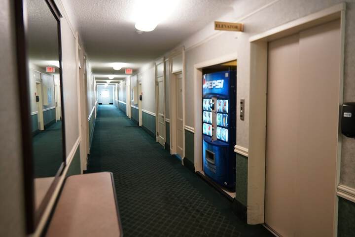 Ballroom/Hall 48 of 57