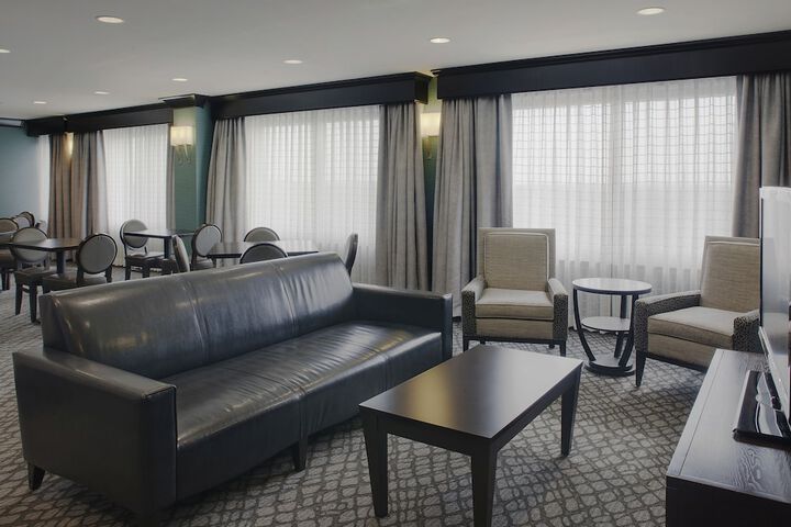 Lounge 47 of 50