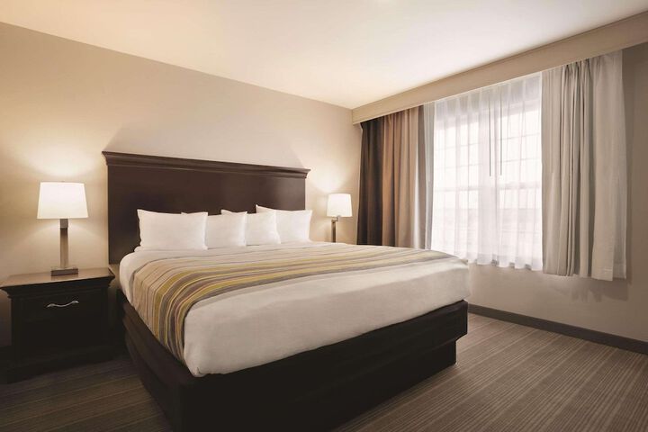 Room 6 of 18