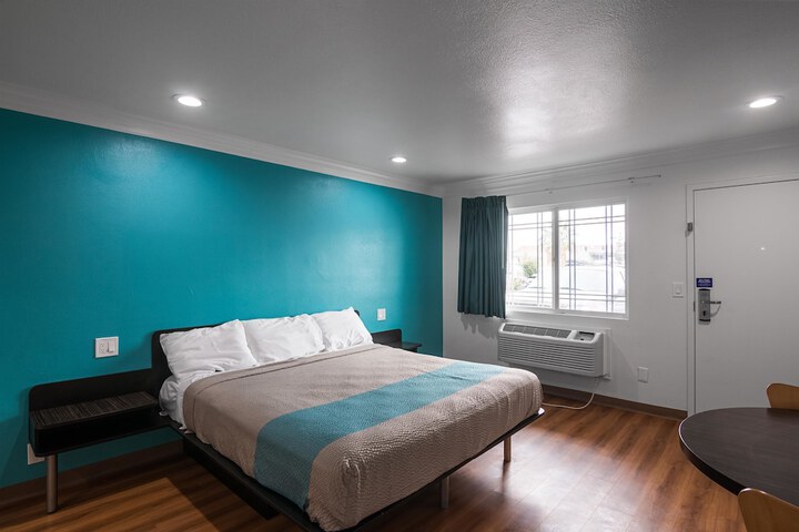 Room 20 of 37