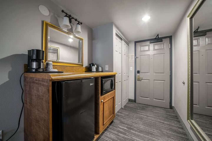 Room 28 of 104