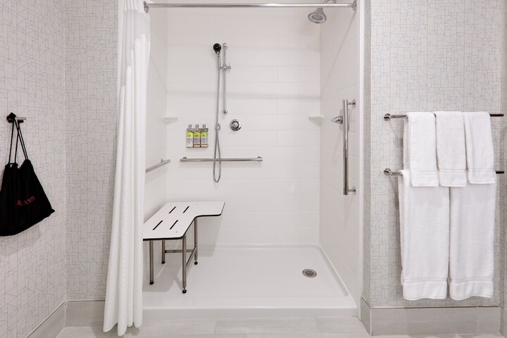 Holiday Inn Express & Suites Dallas NW - Farmers Branch by IHG