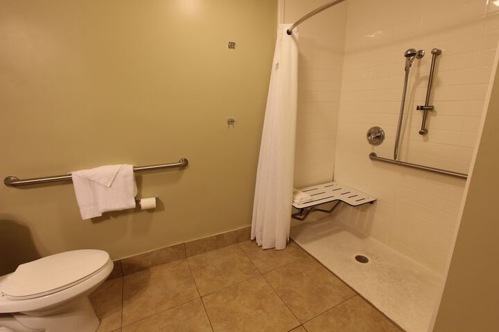 Room 100 of 117