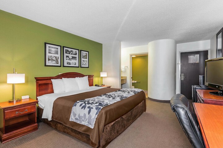 Room 18 of 32