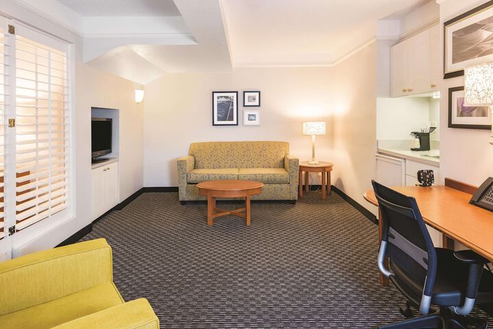 Room 32 of 41