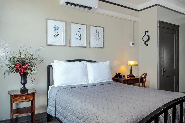 Room 107 of 166
