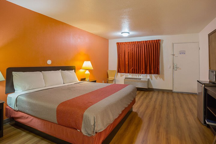 Room 32 of 35