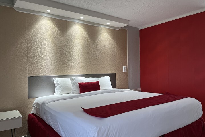 Room 16 of 18