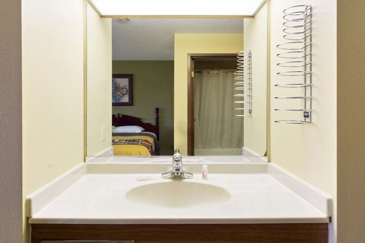 Room 34 of 73