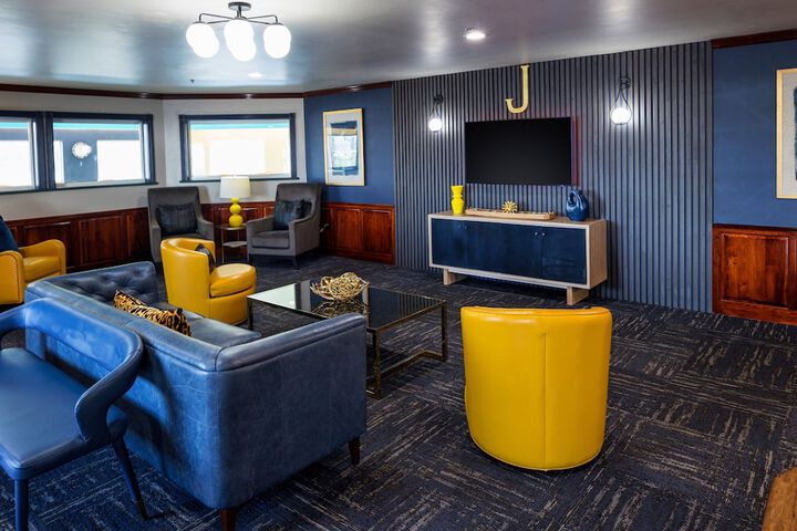 Hotel Interior 10 of 38