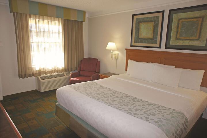 Room 52 of 59